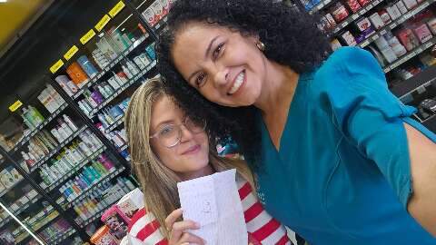 Professora guarda cartas por 13 anos e busca ex-alunos para entreg&aacute;-las