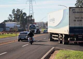 Sem sinalização e com alta velocidade, acesso a bairros vira risco diário Sem sinalização e com alta velocidade, acesso a bairros vira risco diário