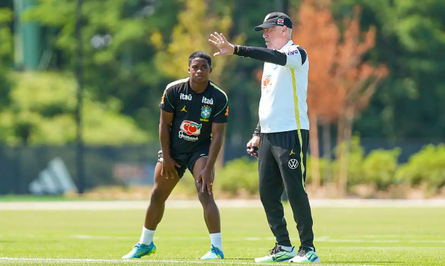 Ancelotti mant&eacute;m base e deixa Endrick e &Eacute;derson no banco