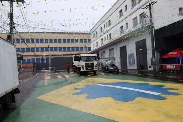 Chuva reduz expectativa em 3 mil pessoas, mas organiza&ccedil;&atilde;o mant&eacute;m Cidade da Copa