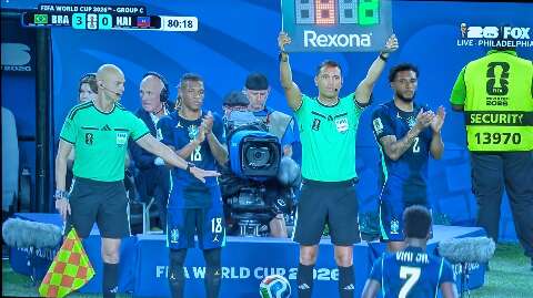 &Eacute;derson entra no segundo tempo e vive estreia em Mundial