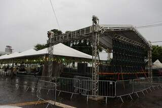 Chuva não atrapalha preparativos e organização mantém Festa da Padroeira Chuva não atrapalha preparativos e organização mantém Festa da Padroeira
