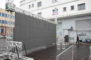 Chuva reduz expectativa em 3 mil pessoas, mas organização mantém Cidade da Copa Chuva reduz expectativa em 3 mil pessoas, mas organização mantém Cidade da Copa