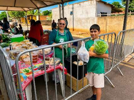 Recicl&aacute;veis viram moeda para comprar alimentos da agricultura familiar