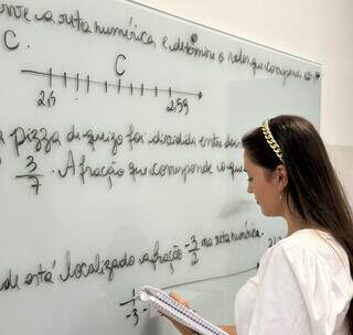 Governo do Estado amplia vagas e pode convocar mais 90 professores Governo do Estado amplia vagas e pode convocar mais 90 professores