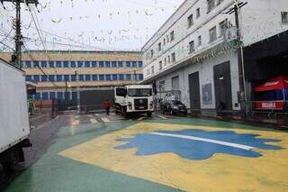 Chuva reduz expectativa em 3 mil pessoas, mas organização mantém Cidade da Copa Chuva reduz expectativa em 3 mil pessoas, mas organização mantém Cidade da Copa