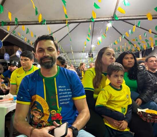 F&eacute; na padroeira e torcida se misturam em dia de festa na Perp&eacute;tuo Socorro