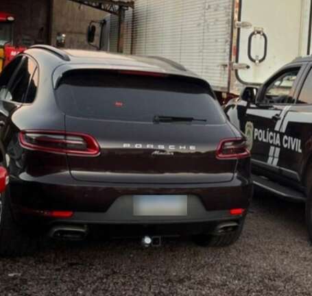Porsche no Nhanh&aacute; e R$ 3,4 milh&otilde;es na conta exp&otilde;em casal alvo de opera&ccedil;&atilde;o