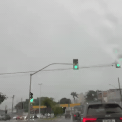Chuva chega com for&ccedil;a a Campo Grande ap&oacute;s alerta para tempo inst&aacute;vel
