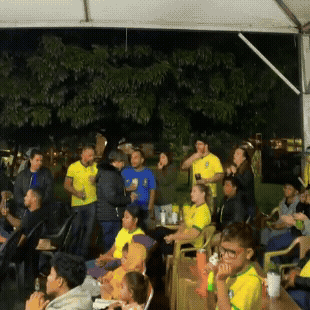 Nem chuva e frio espantam torcida que lotou pra&ccedil;a do Tijuca 2