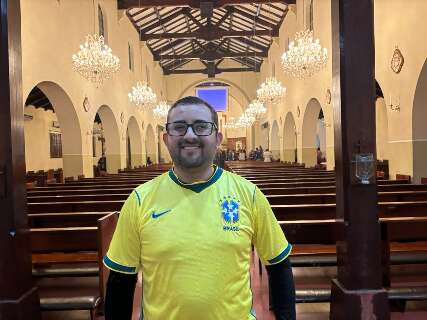 F&eacute; na padroeira e torcida se misturam em dia de festa na Perp&eacute;tuo Socorro