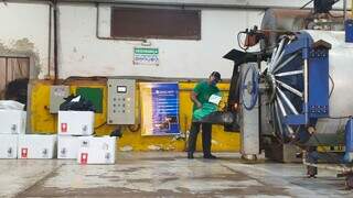 Vinte mil emagrecedores contrabandeados vão para o fogo em Dourados Vinte mil emagrecedores contrabandeados vão para o fogo em Dourados