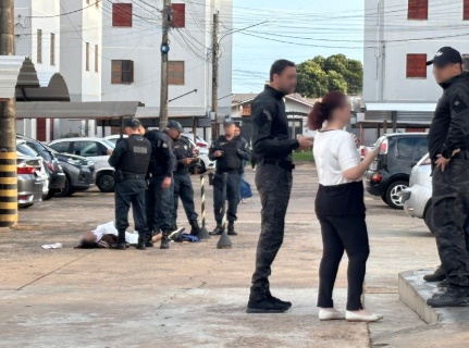 Policial aplica &ldquo;mata-le&atilde;o&rdquo; e suspeito de furto de carro morre em condom&iacute;nio