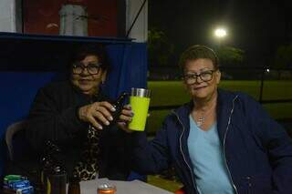 Vale at&eacute; buscar a amiga de guarda-chuva para torcer pelo Brasil no bar
