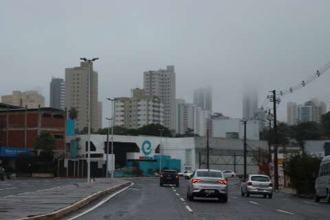Frente fria mant&eacute;m chuva e temperatura m&aacute;xima na Capital ser&aacute; de 18&ordm;C