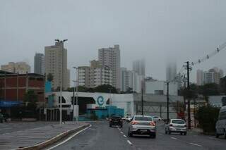 Frente fria mantém chuva e temperatura máxima na Capital será de 18ºC Frente fria mantém chuva e temperatura máxima na Capital será de 18ºC