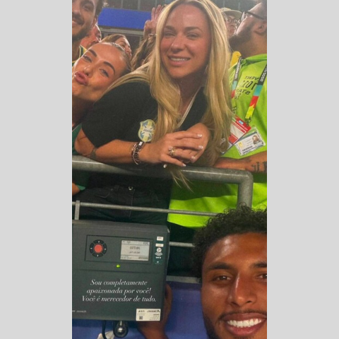 Ap&oacute;s estreia de &Eacute;derson, esposa faz declara&ccedil;&atilde;o de amor a jogador da sele&ccedil;&atilde;o