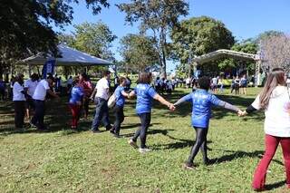 Festival de Yoga mobiliza participantes em ato simbólico de união com a natureza Festival de Yoga mobiliza participantes em ato simbólico de união com a natureza