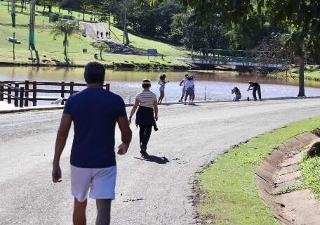 No primeiro dia de inverno, corajosos se exercitam apesar do frio de 11&deg;C