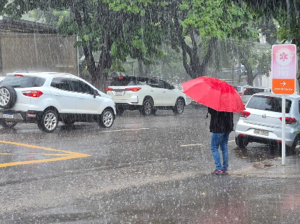 Semana come&ccedil;a com alerta de chuva e deve ter m&iacute;nima de 3&deg;C e geada