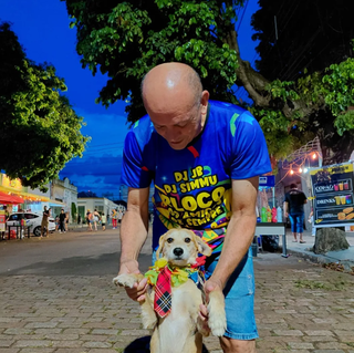 Boby tem roupa de sair, curte samba em bar e já escapou de sequestro Boby tem roupa de sair, curte samba em bar e já escapou de sequestro