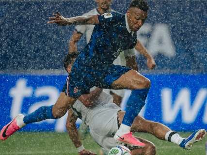 Mbapp&eacute; marca dois gols e Fran&ccedil;a derrota Iraque na Copa do Mundo