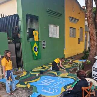 Coincidência transforma casas de 60 anos em trecho mais torcedor da rua Coincidência transforma casas de 60 anos em trecho mais torcedor da rua