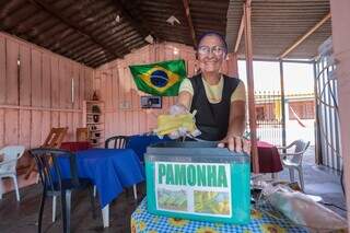 Há 30 anos, Alcione faz pamonha de R$ 5 todos os dias no fogão a lenha Há 30 anos, Alcione faz pamonha de R$ 5 todos os dias no fogão a lenha