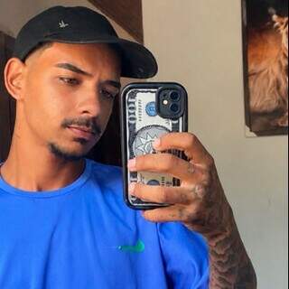 Jovem é encontrado morto e enterrado com marca de paulada na cabeça Jovem é encontrado morto e enterrado com marca de paulada na cabeça