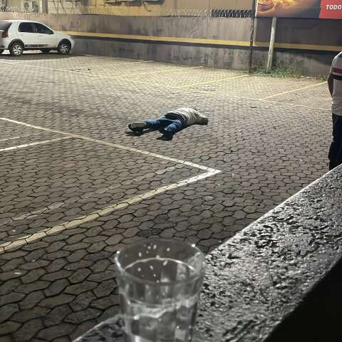 Chefe do tr&aacute;fico da Nhanh&aacute; &eacute; executado em estacionamento de pizzaria