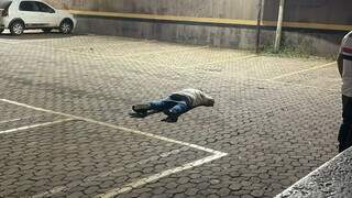 Câmera flagra execução de chefe do tráfico da Vila Nhanhá no Jardim dos Estados Câmera flagra execução de chefe do tráfico da Vila Nhanhá no Jardim dos Estados