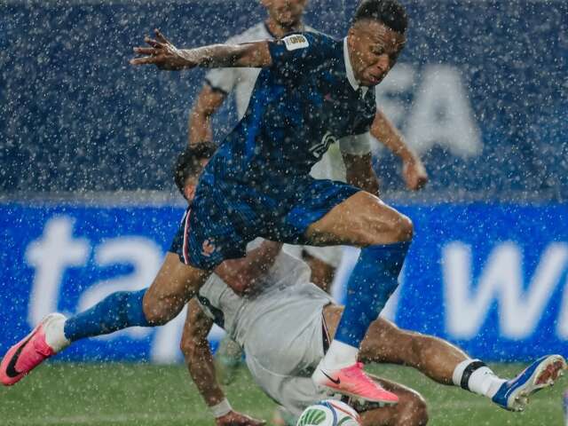 Mbapp&eacute; marca dois gols e Fran&ccedil;a derrota Iraque na Copa do Mundo