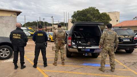 Pol&iacute;cia Federal prende 14 acusados de contrabando em MS e mais 2 estados