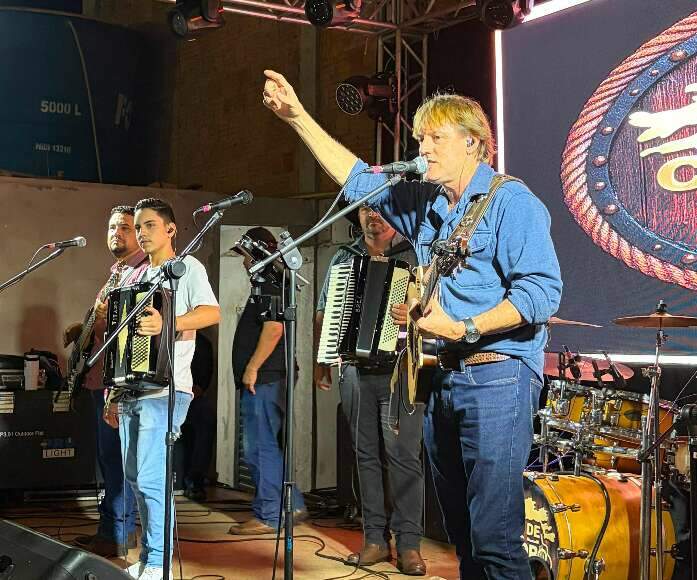 Grupo Pé de Cedro volta ao palco de estreia para gravação de show