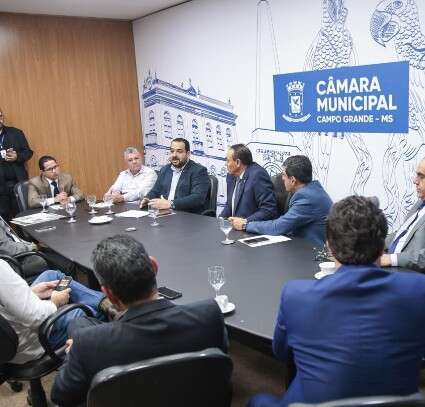 Em primeira ida &agrave; C&acirc;mara, titular da Sisep diz ter dobrado ritmo de tapa-buracos