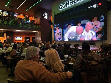 Na periferia, pizzaria lota de torcedor que fugiu do Centro na hora do jogo