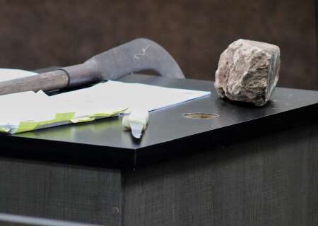 J&uacute;ri condena pintor a 2 anos por morte de homem atingido por pedra