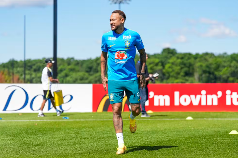 Com Neymar relacionado, Brasil enfrenta Esc&oacute;cia pelo 1&deg; lugar de grupo da Copa
