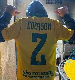 "Ele ia chutar, mas o Endrick gritou", diz m&atilde;e de &Eacute;derson sobre lance criticado
