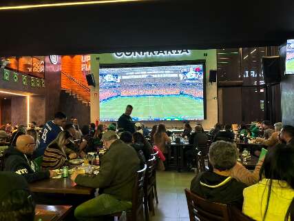 Na periferia, pizzaria lota de torcedor que fugiu do Centro na hora do jogo