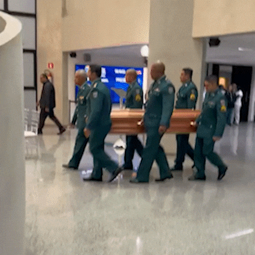 Com bandeira de MS sobre caix&atilde;o, ex-governador Marcelo Miranda &eacute; velado na Alems