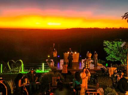Pertinho da Capital, festival tem 8 atrativos, p&ocirc;r do sol e cachoeiras