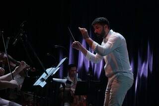 Menino que aprendeu música no Moinho Cultural agora rege turnê nacional Menino que aprendeu música no Moinho Cultural agora rege turnê nacional