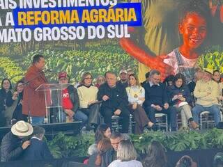Assentados recebem Lula com reivindica&ccedil;&otilde;es por obras e agroind&uacute;stria
