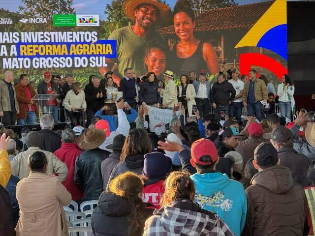 Antes de falar de terra, Lula cita terremoto e feminic&iacute;dio em discurso