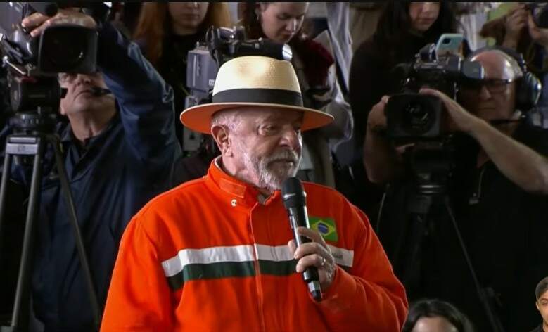 Lula critica paralisação de fábrica de fertilizantes por 12 anos