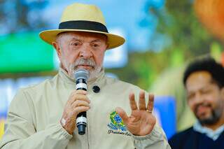 Lula diz que terra vale ouro, mas fazendeiro s&oacute; paga imposto por "fazendinha"