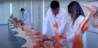 Juiz barra regra nova e manda rever notas de alunos de Medicina
