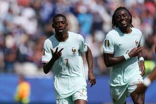 Demb&eacute;l&eacute; faz hat-trick e Fran&ccedil;a garante lideran&ccedil;a goleando a Noruega