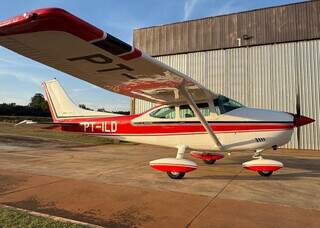 Com avi&atilde;o deixado pelo pai, dentista pilota para atender ribeirinhos na Amaz&ocirc;nia